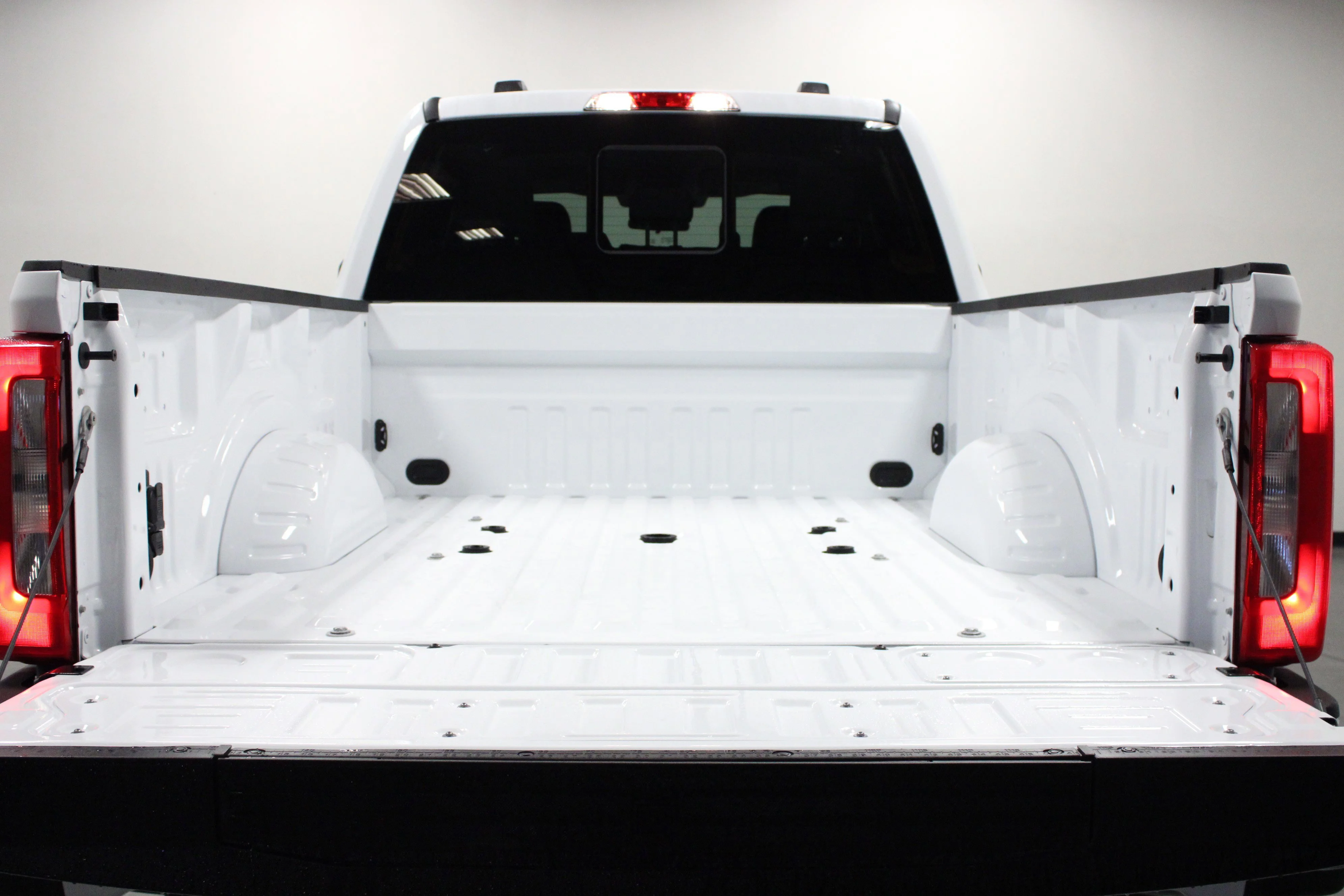 New 2026 Oxford White Ford F-250® XL image 13