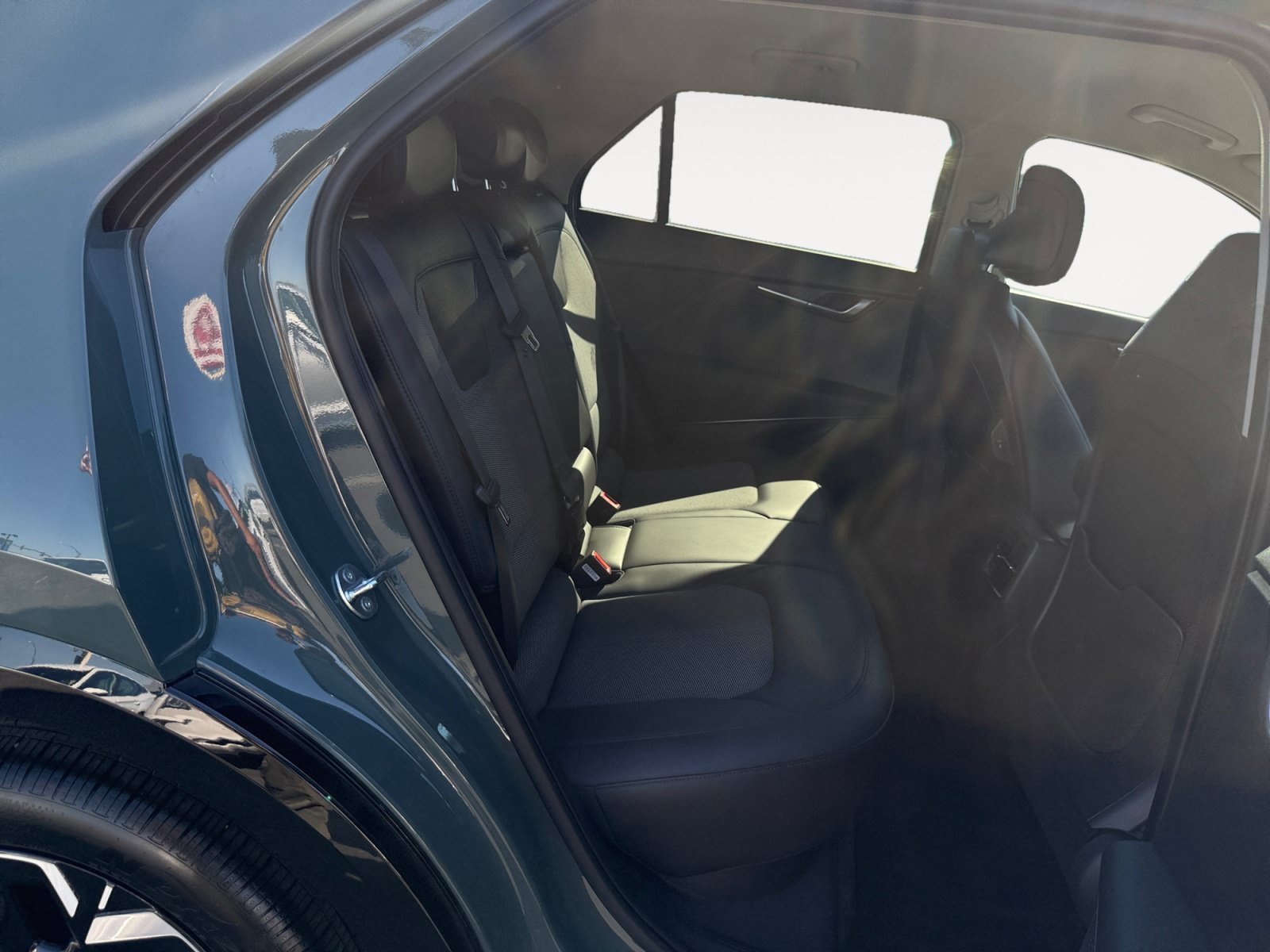 Used 2024 Green Kia Wind image 18