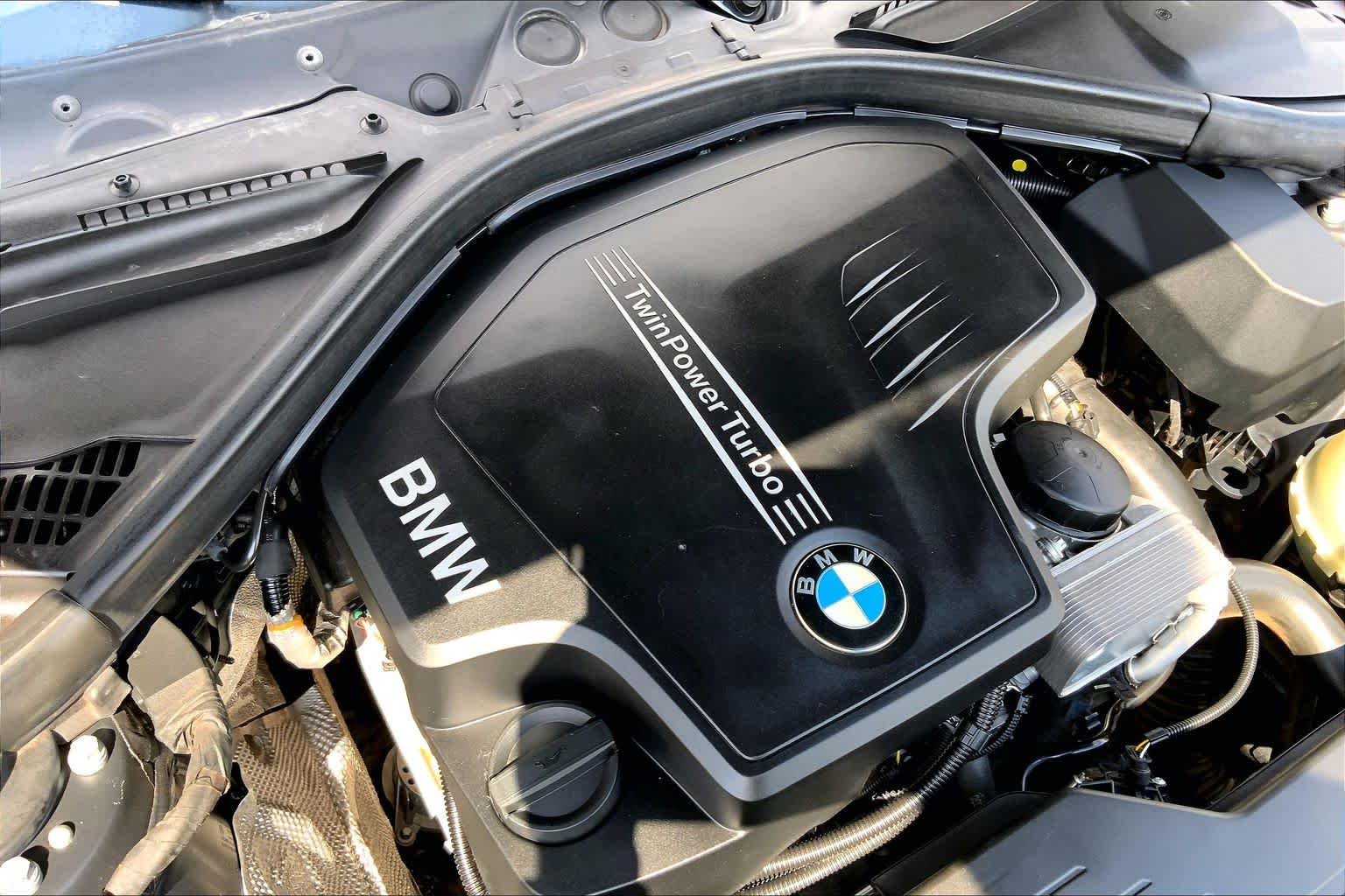 Used 2016 Black Sapphire Metallic BMW 320i xDrive image 32