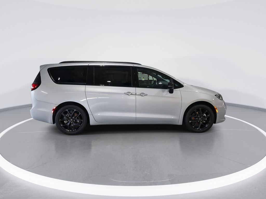 2026 Chrysler Pacifica Limited - Photo 9