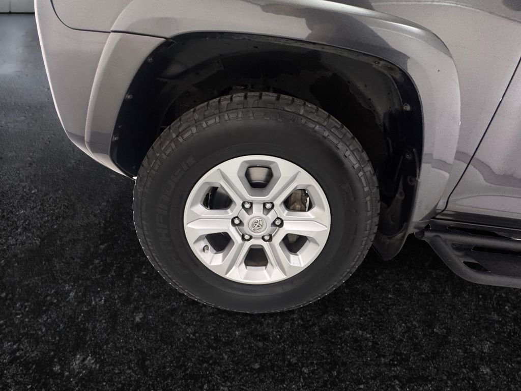 Used 2018 Gray Toyota SR5 image 27