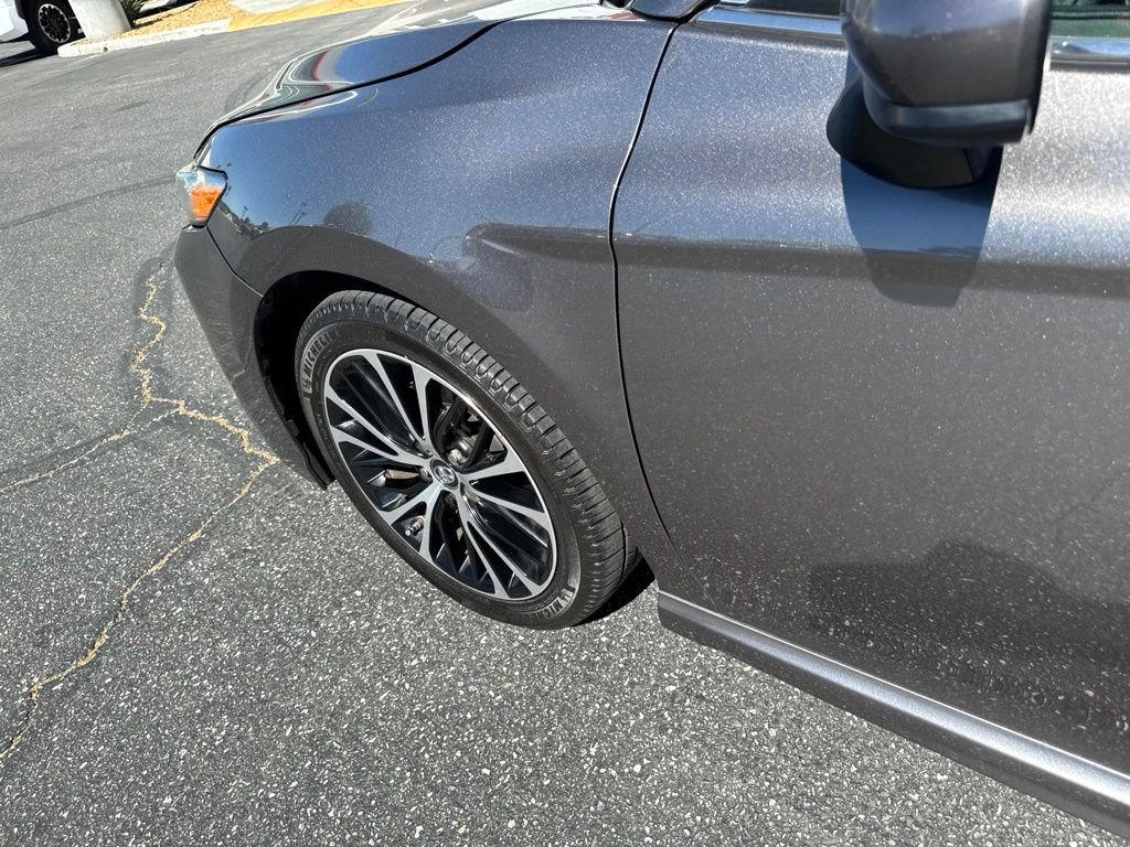 Used 2018 Gray Toyota SE image 10