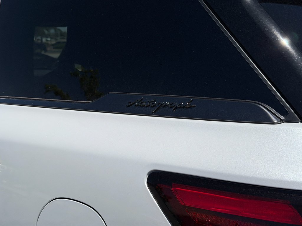 New 2027 2T RAD WHT INFINITI Autograph AWD image 29