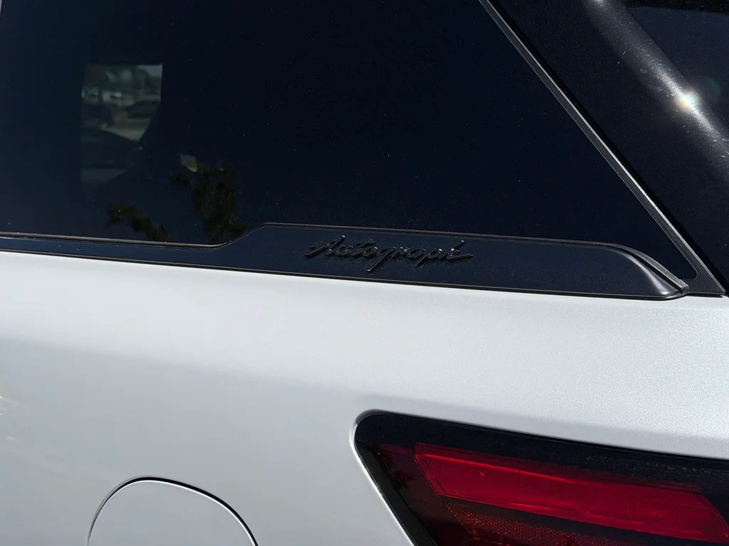 New 2027 2T RAD WHT INFINITI Autograph AWD image 29