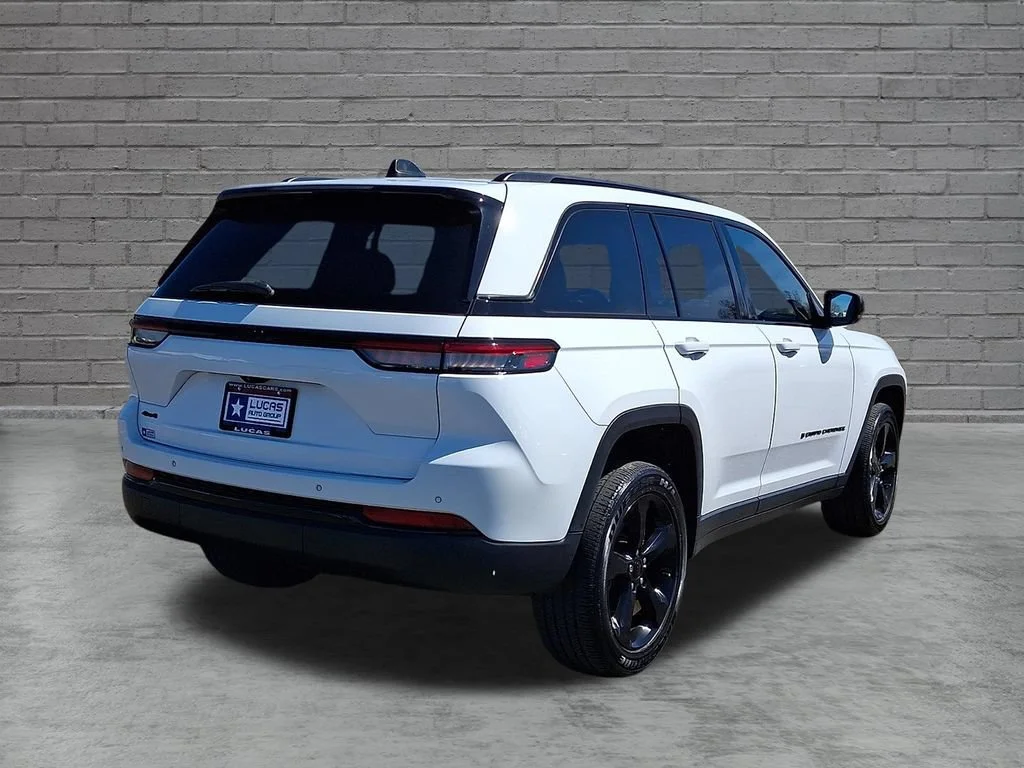 Used 2023 Bright White Clearcoat Jeep Altitude image 11