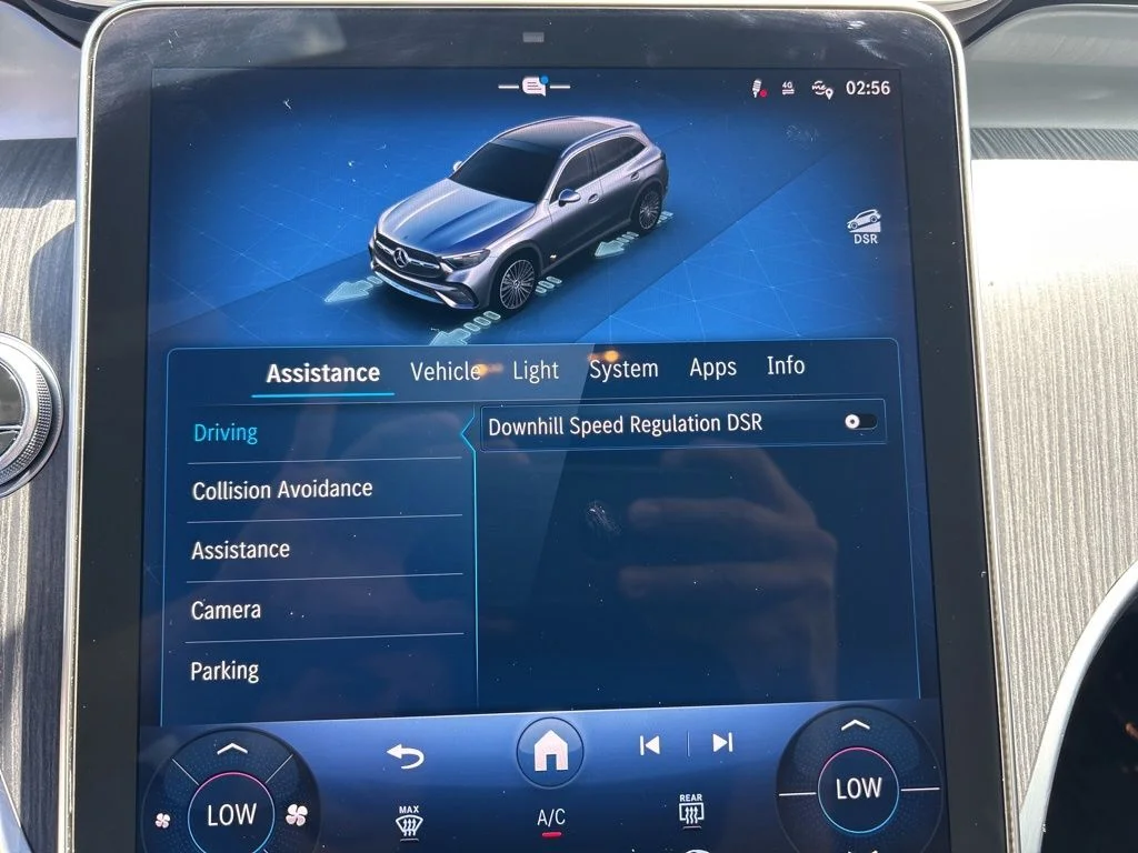 Used 2025  Mercedes-Benz GLC 300 image 35