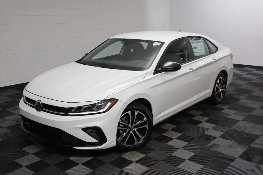 New 2026 Pure White Volkswagen 1.5T Sport image 2