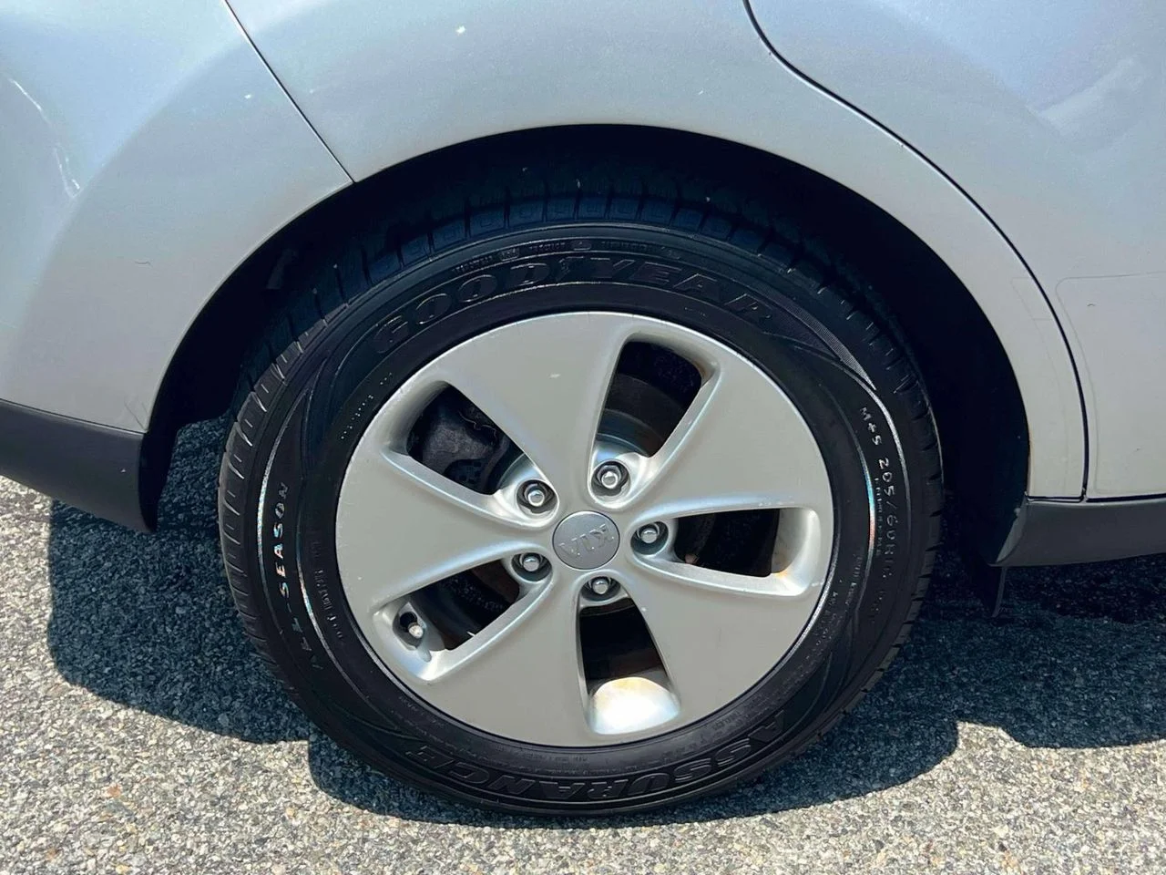Used 2016 Bright Silver Kia Base image 11