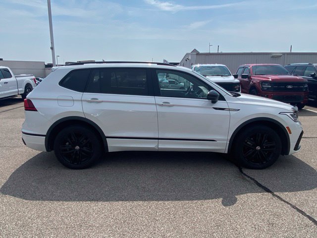 Used 2022 Oryx White Pearl Effect Volkswagen 2.0T SE R-Line Black image 4