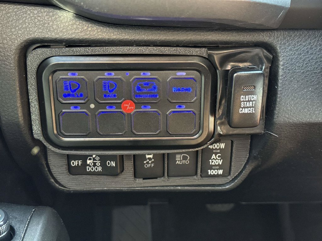 Used 2022  Toyota SR image 39