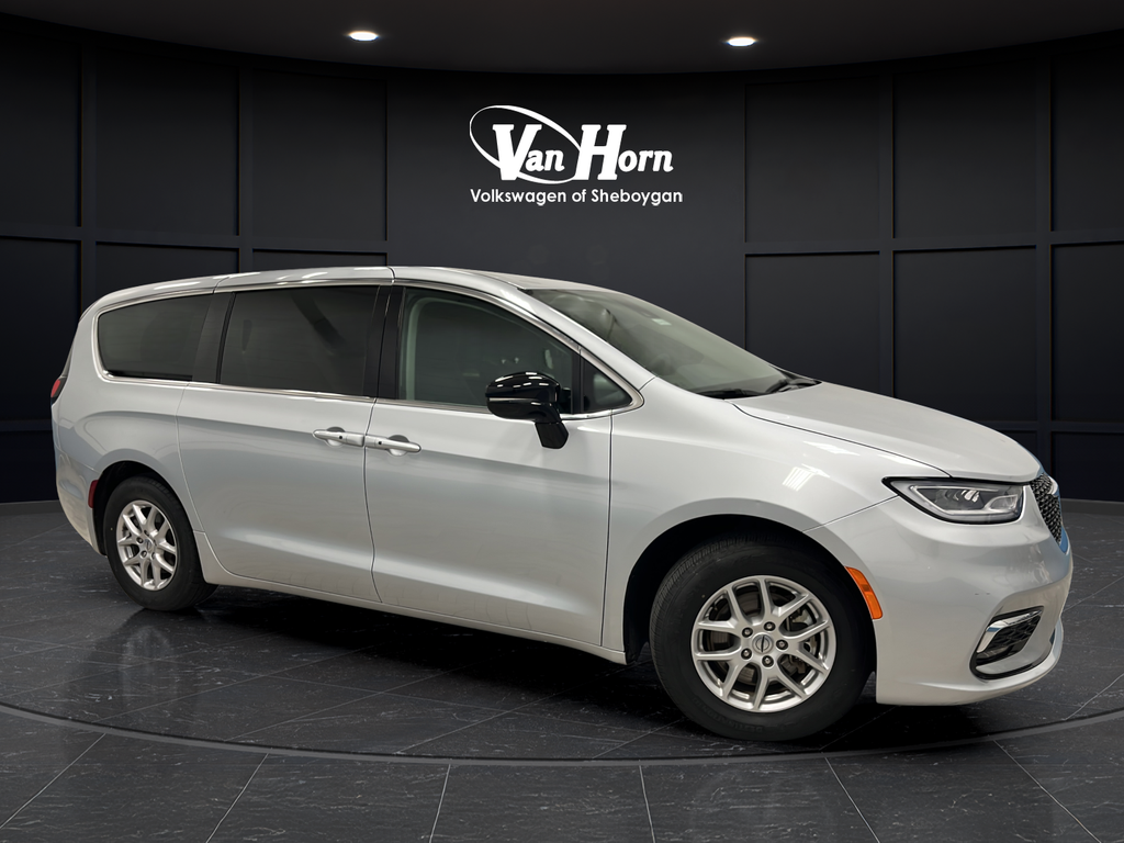 Used 2024 Silver Mist Clearcoat Chrysler Touring L image 1