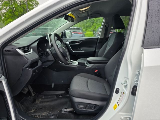 Used 2025 White Toyota XLE image 18