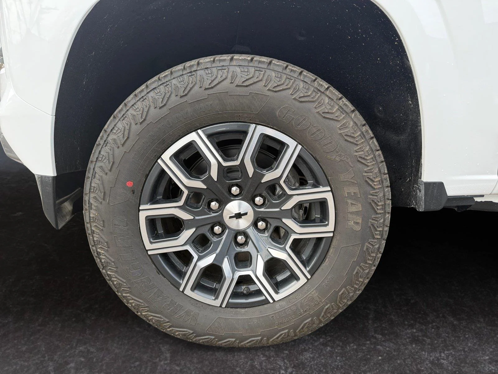 Used 2026 Summit White Chevrolet Z71 image 25
