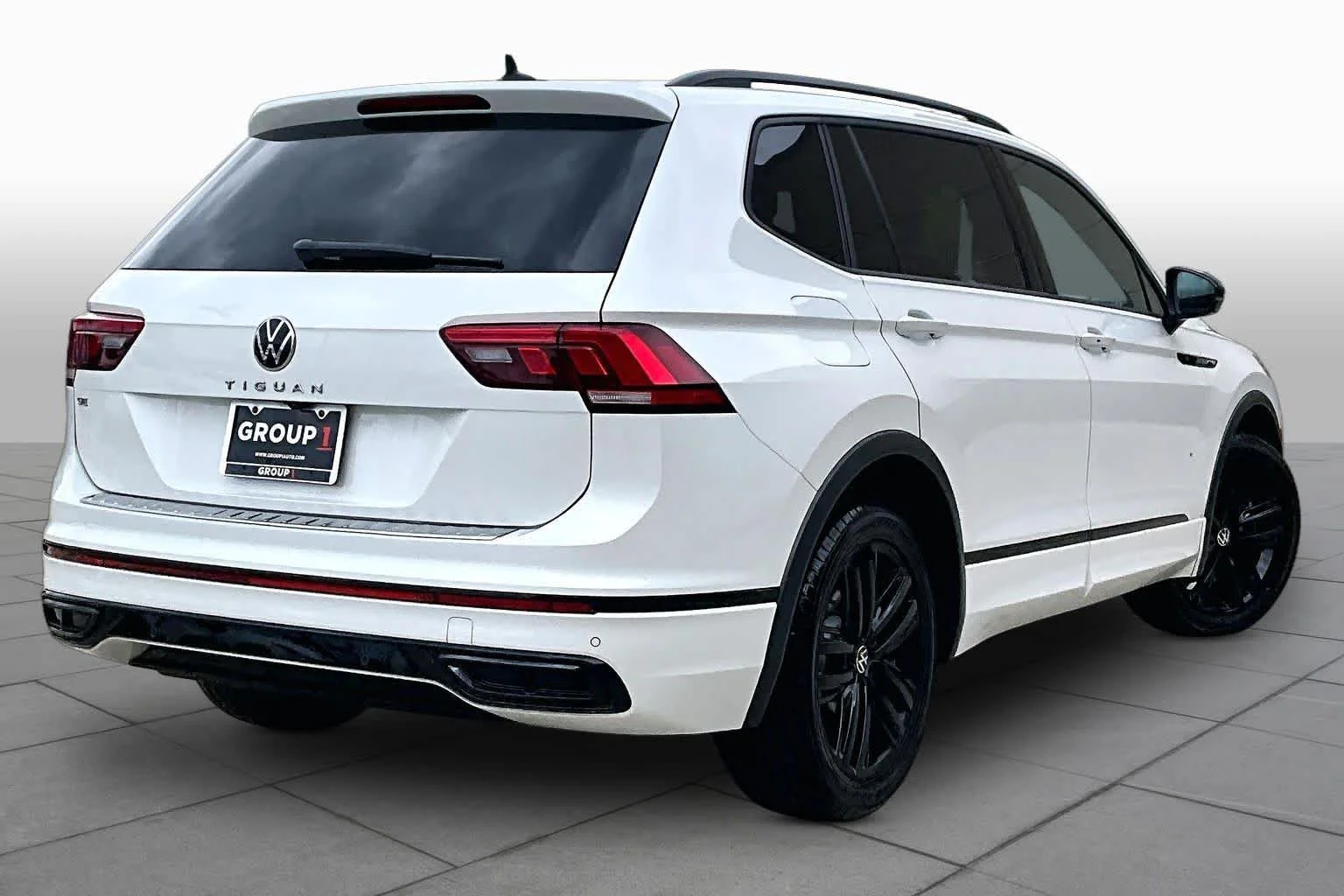 Used 2022 Oryx White Pearl Volkswagen SE R-Line Black image 12