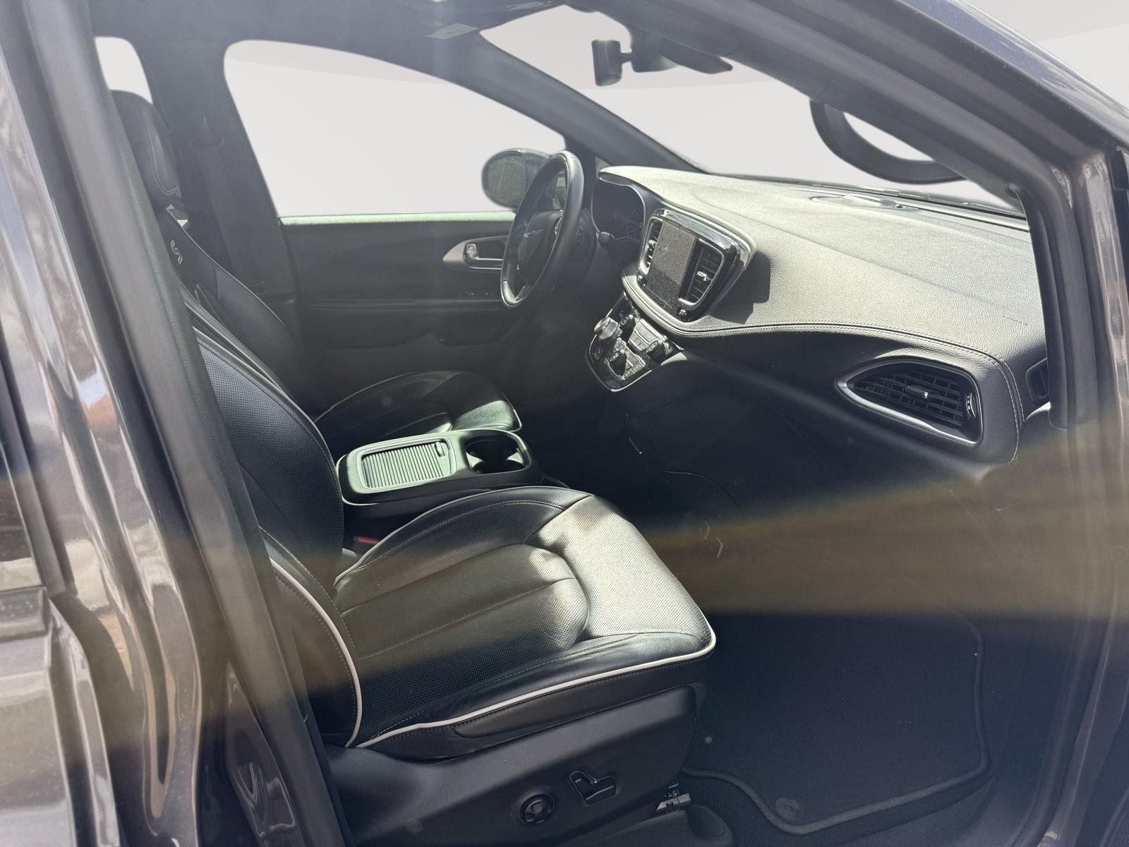 2020 Chrysler Pacifica Hybrid Limited - Photo 13