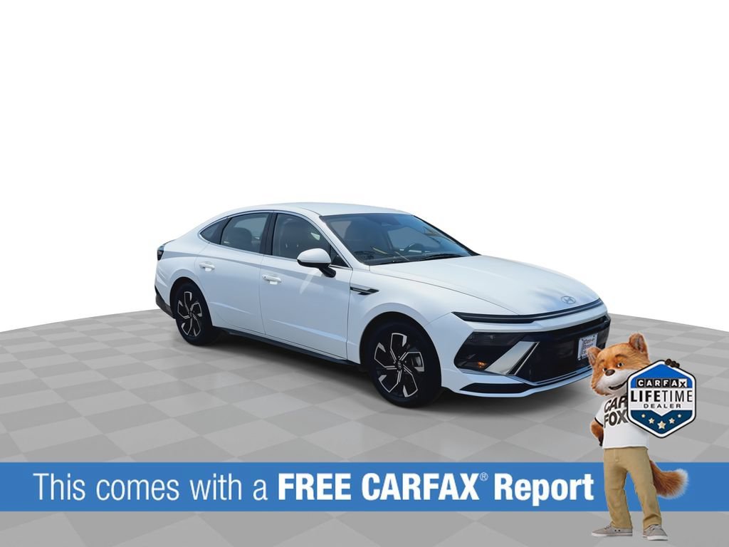 Used 2025 White Hyundai SEL image 2