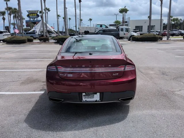 Used 2019 Red Lincoln Reserve image 5