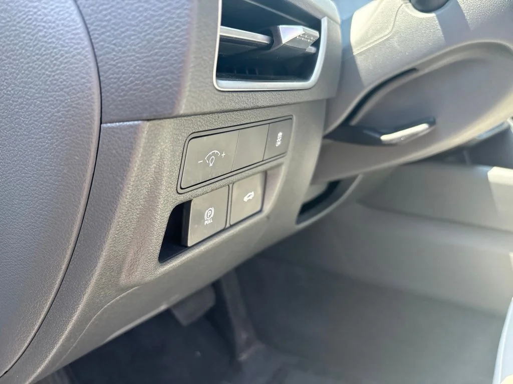 Used 2025 Silver Hyundai SEL image 17