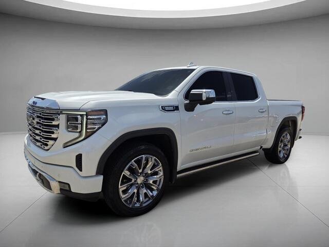 Used 2022 White Frost Tricoat GMC Denali image 9