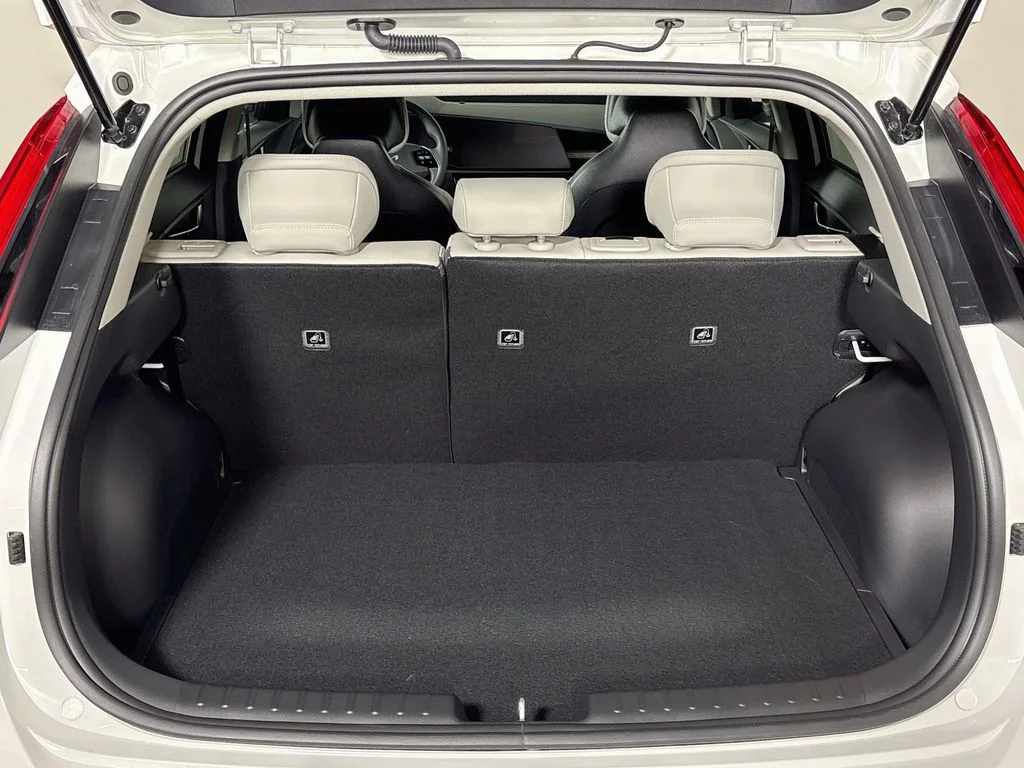 New 2026 Snow White Pearl Kia EX image 21