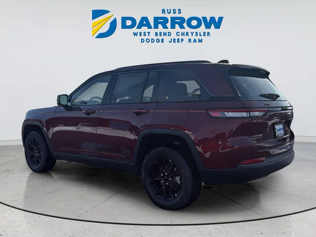 New 2026 Velvet Red Pearl-Coat Exterior Paint Jeep Altitude image 3