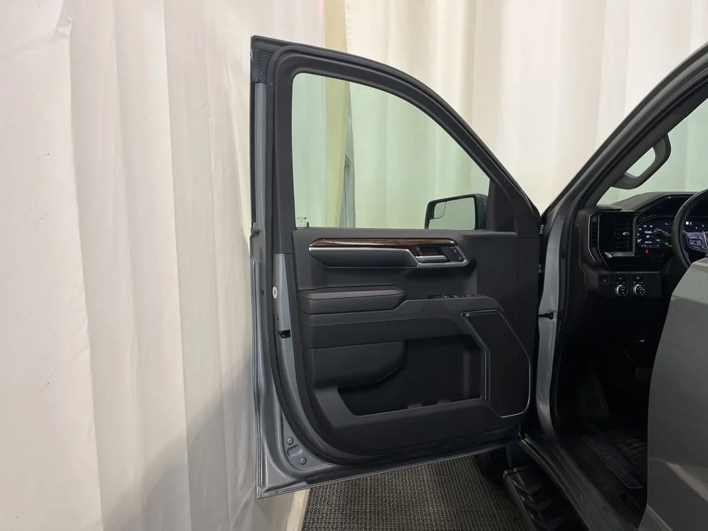 Used 2023 Silver GMC Elevation image 12