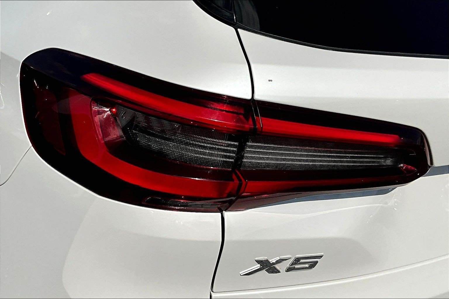 Used 2021 White BMW sDrive40i image 19