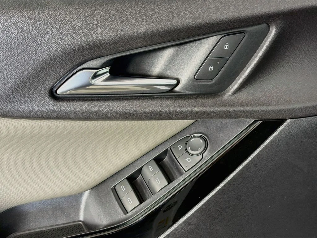 New 2027 White Chevrolet LT image 16