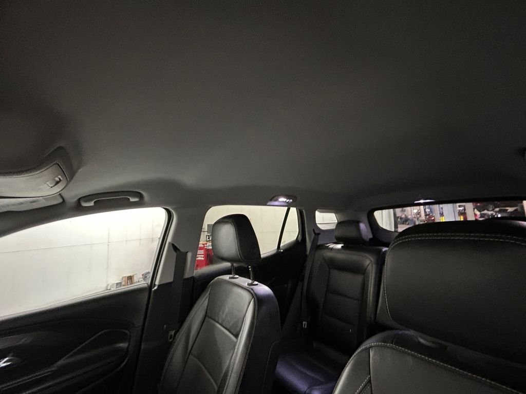 Used 2024 White GMC SLT image 25