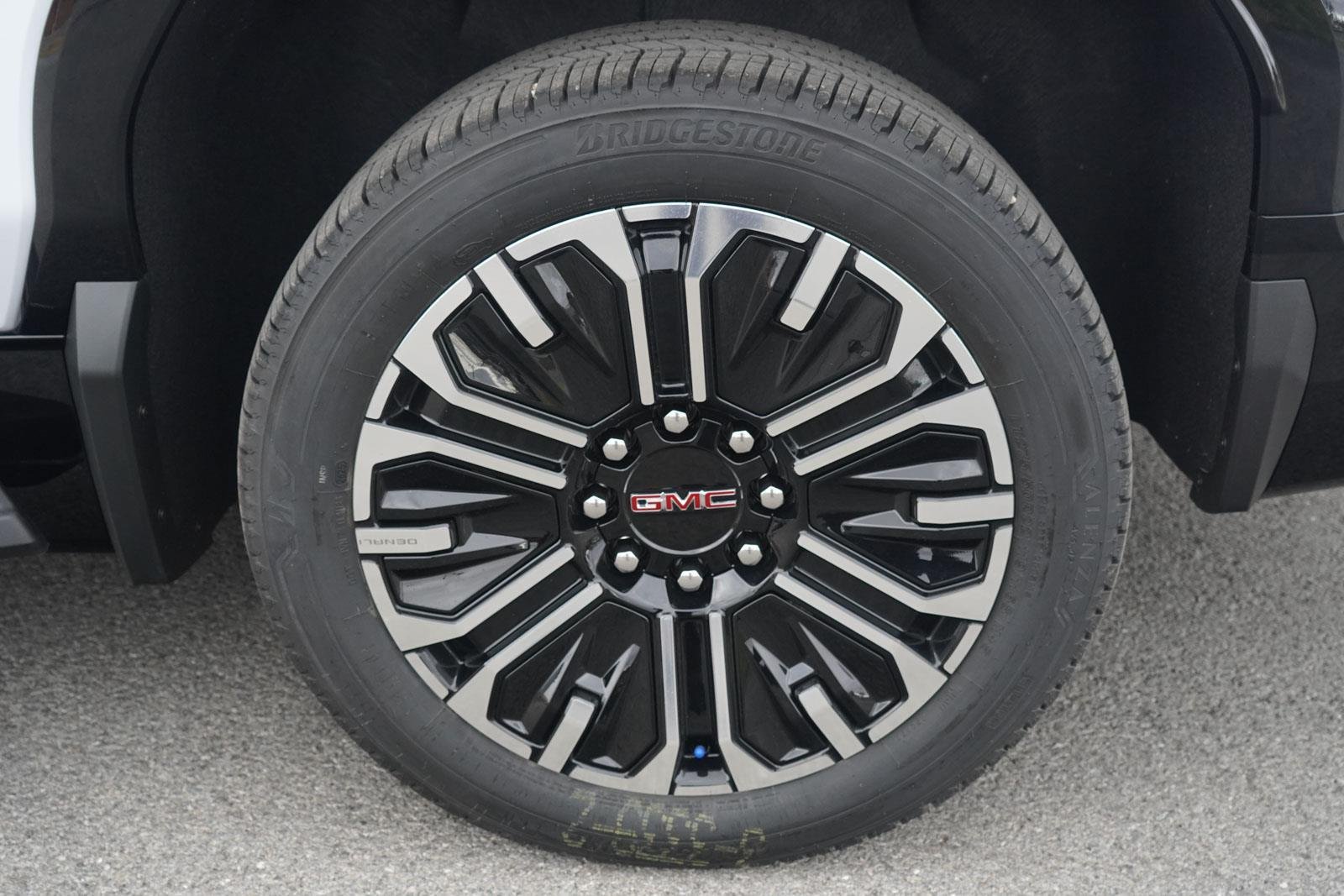 New 2026 Glacier White Tricoat GMC Denali Standard Range image 13