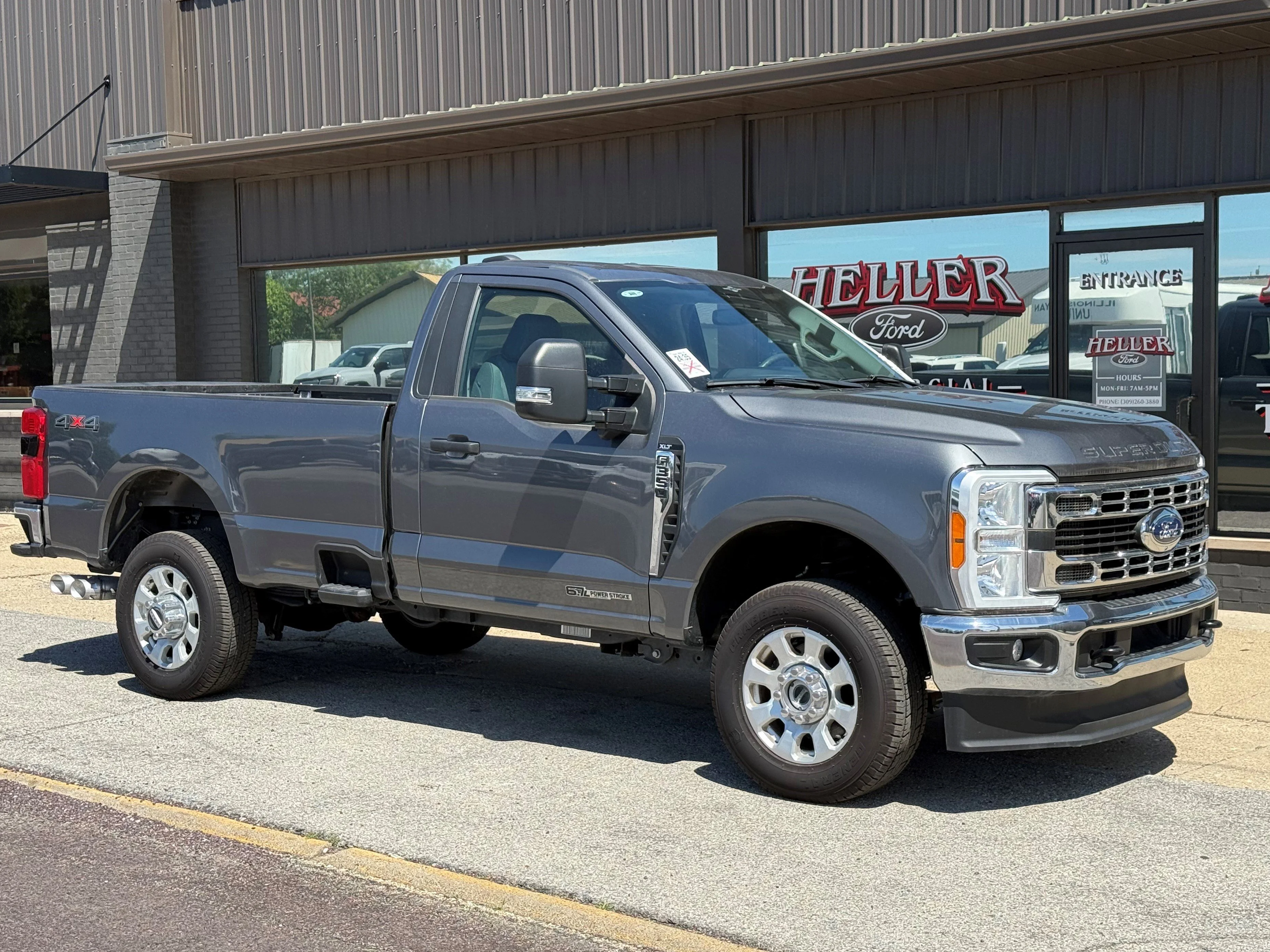 Used 2023 Gray Metallic Ford XLT image 3