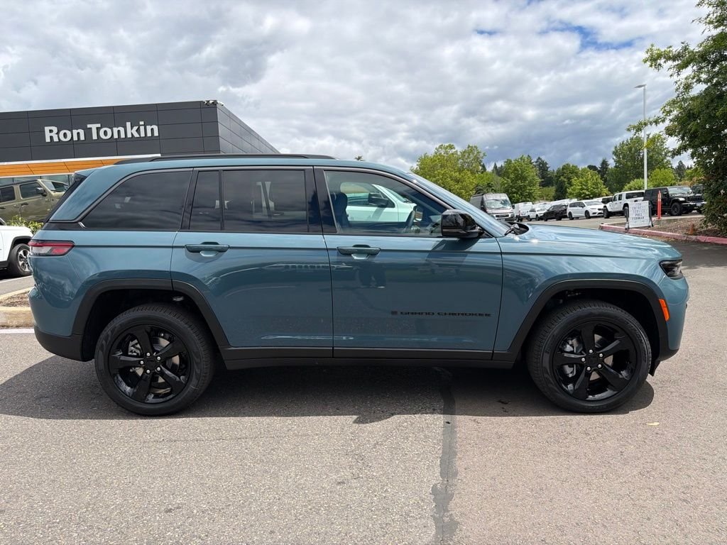 New 2026 Steel Blue Exterior Paint Jeep Limited image 8
