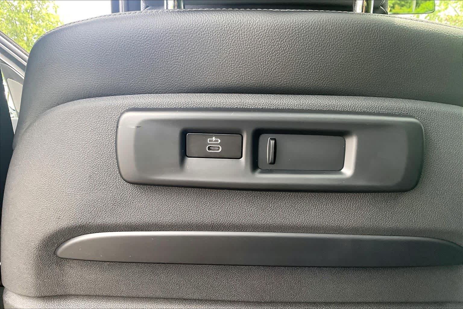 Used 2019 Arctic Gray Metallic BMW xDrive40i image 36