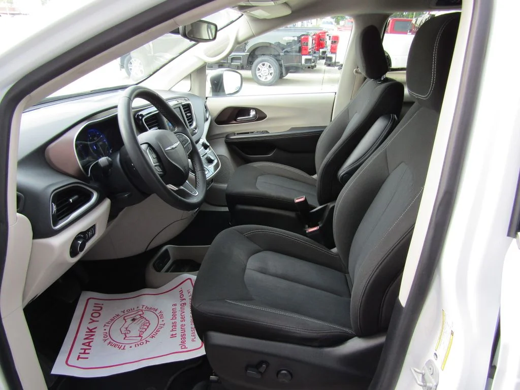 Used 2023 White Chrysler LX image 23