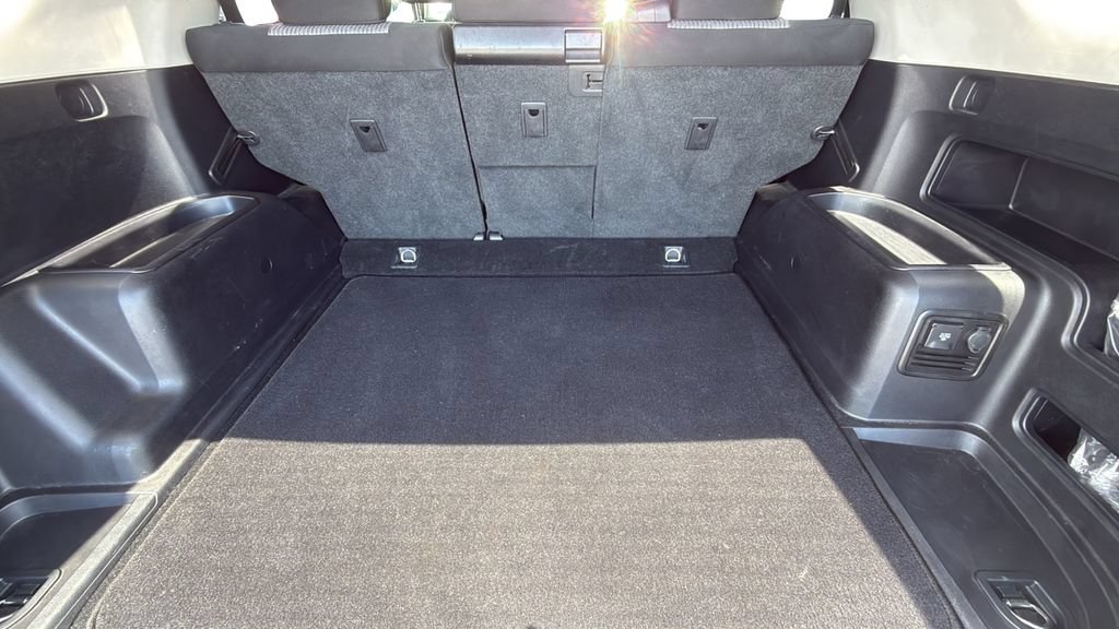 Used 2019 White Toyota SR5 image 13