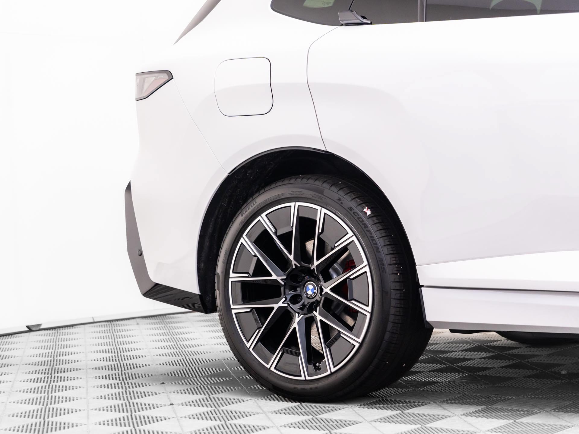 New 2027 Mineral White Metallic BMW 40 image 32