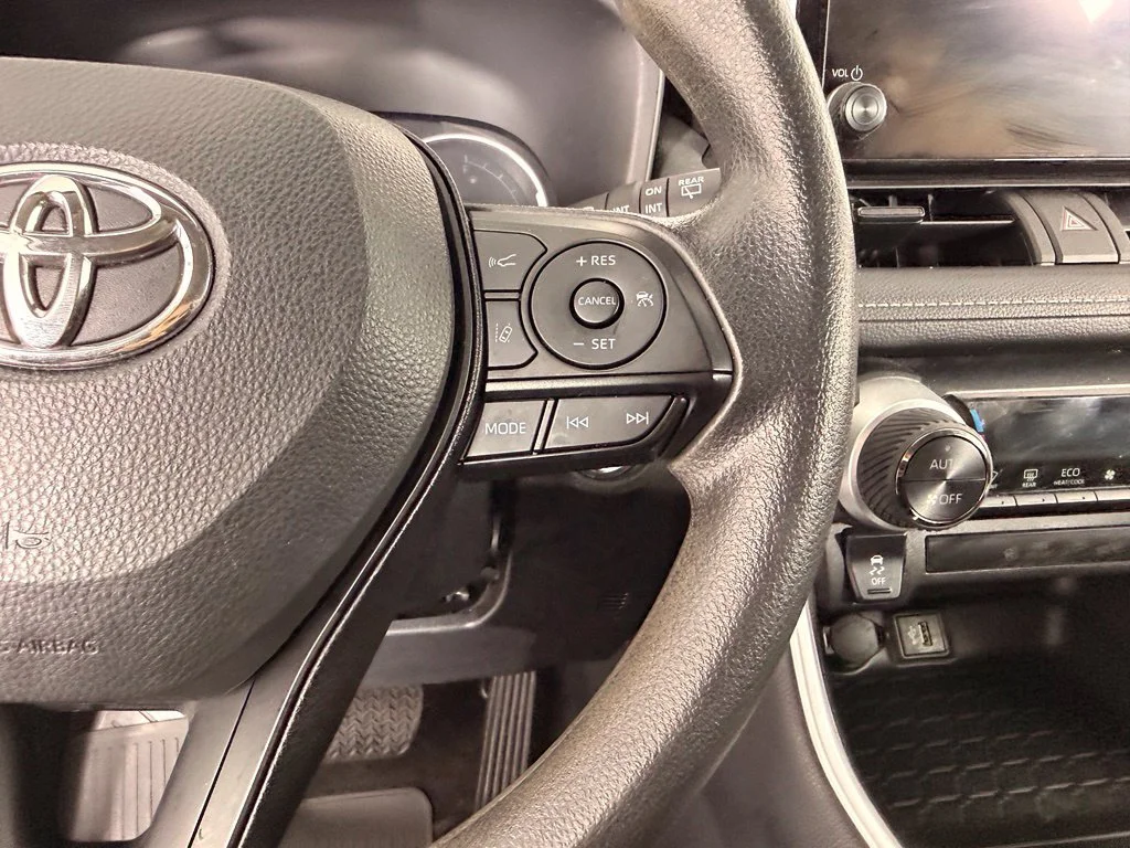 Used 2025 White Toyota XLE image 22