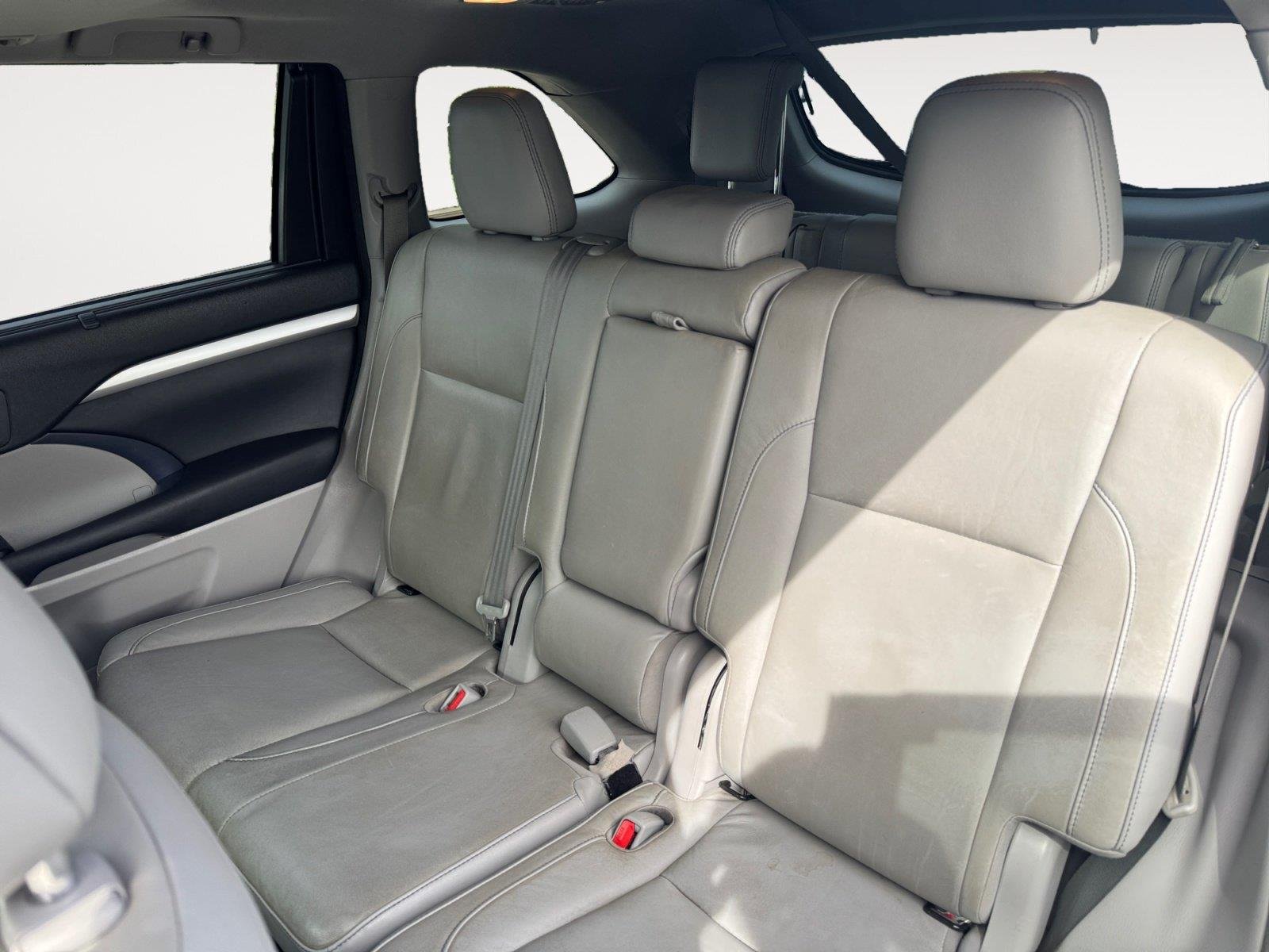Used 2017 Midnight Black Metallic Toyota XLE image 13