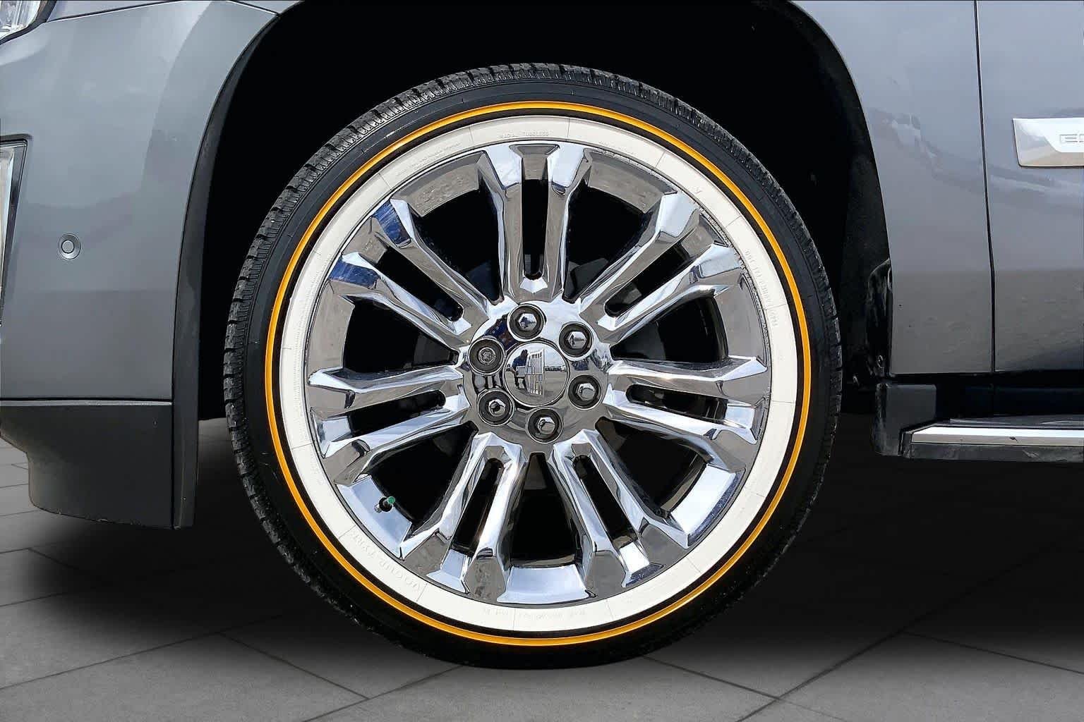 Used 2018 Satin Steel Metallic Cadillac Luxury image 11