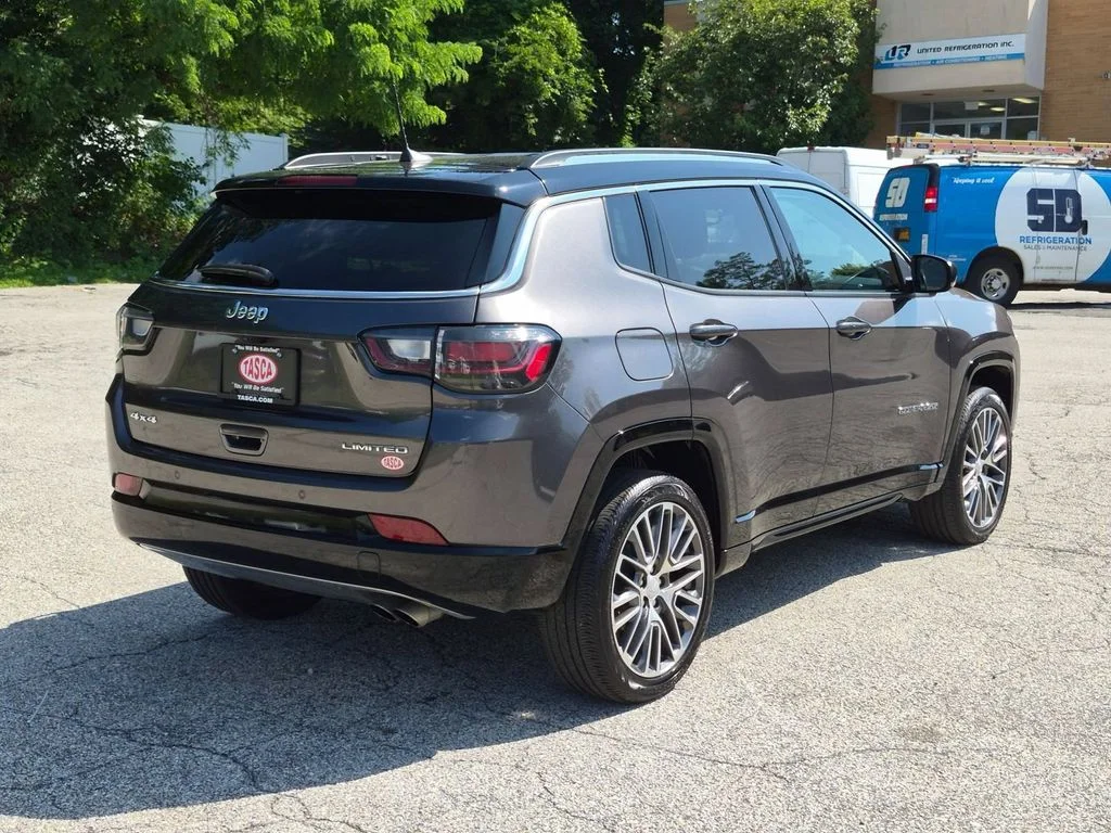 Used 2022 Gray Jeep Limited image 3