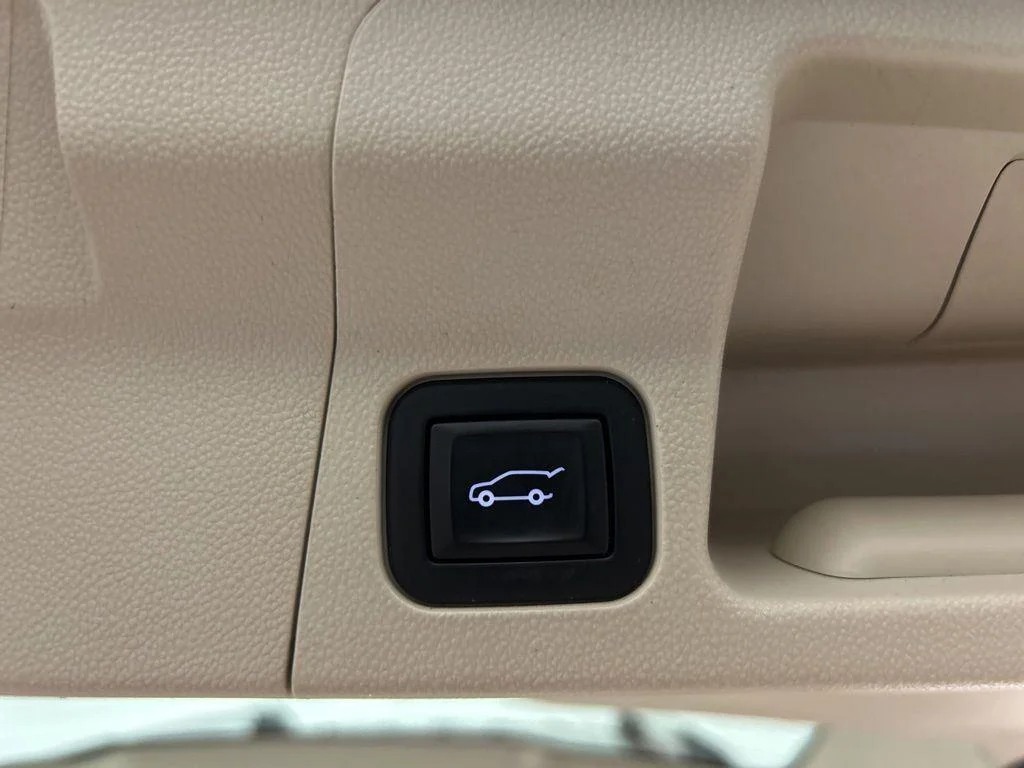 Used 2021 Cayenne Red GMC Denali image 8