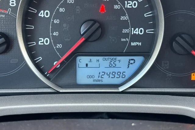 Used 2014 Silver Toyota XLE image 28