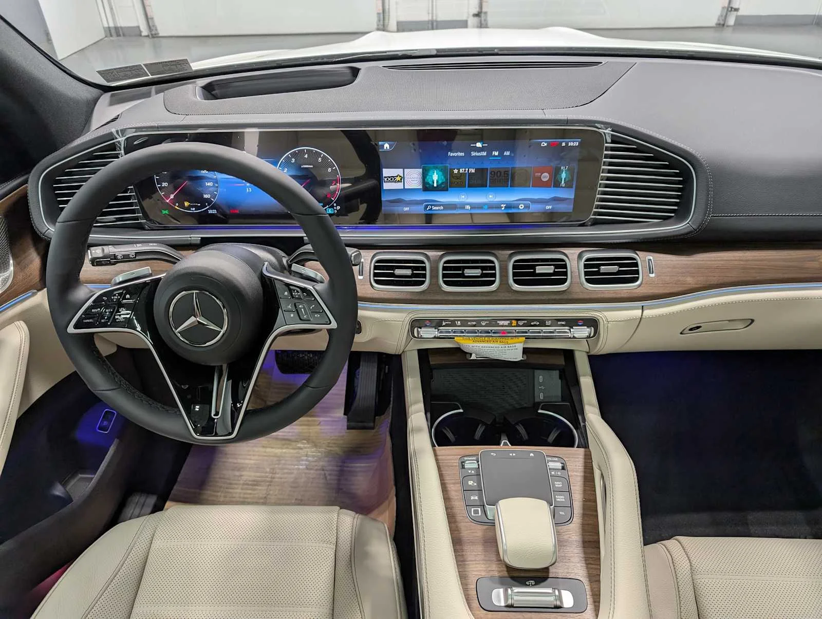 Certified Used 2026 MANUFAKTUR Moonlight White Metallic Mercedes-Benz GLE 580 image 16