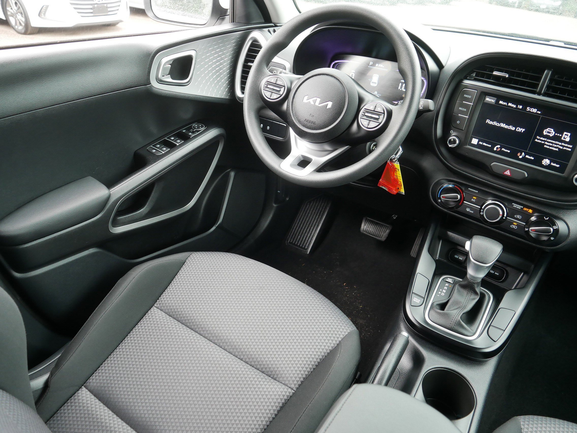 Used 2025  Kia LX image 9