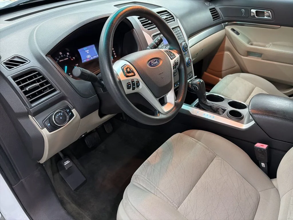 Used 2014 White Ford Base image 35