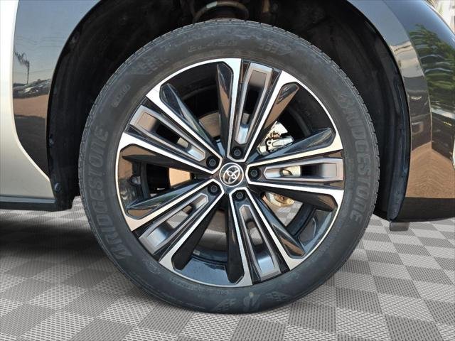Certified Used 2023 Elemental Silver Metallic w/Black Roof Toyota Limited image 70