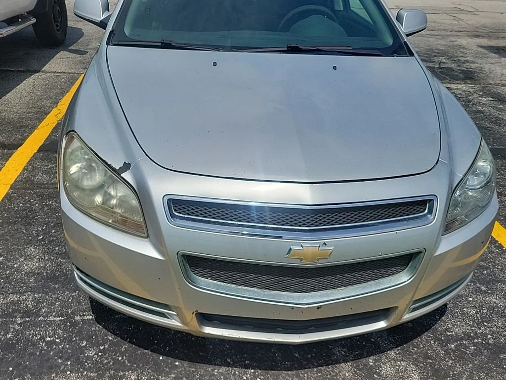 Used 2011 Silver Ice Metallic Chevrolet LT image 3