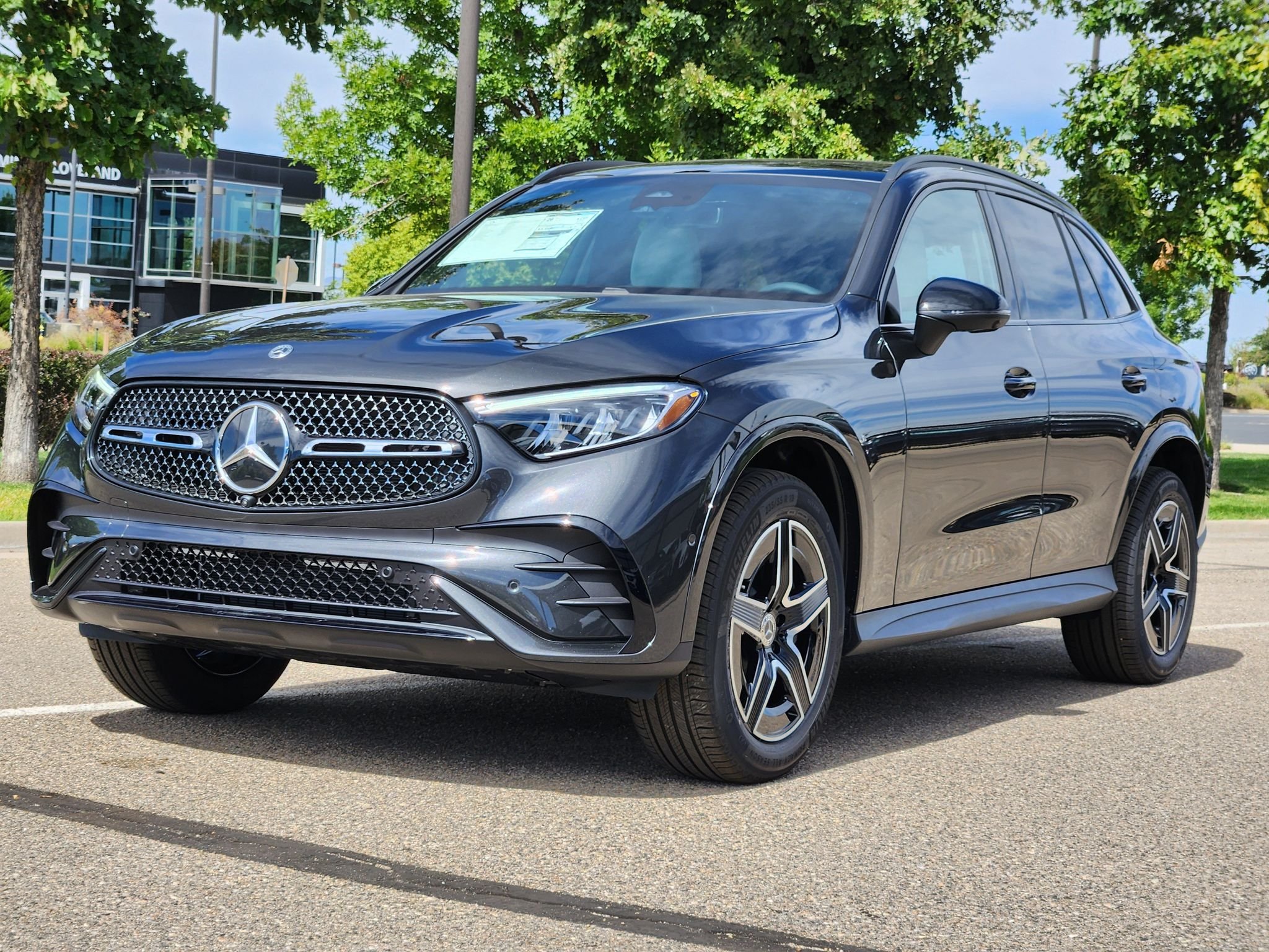 New 2027 Graphite Grey Metallic Mercedes-Benz GLC 300 4MATIC® image 4