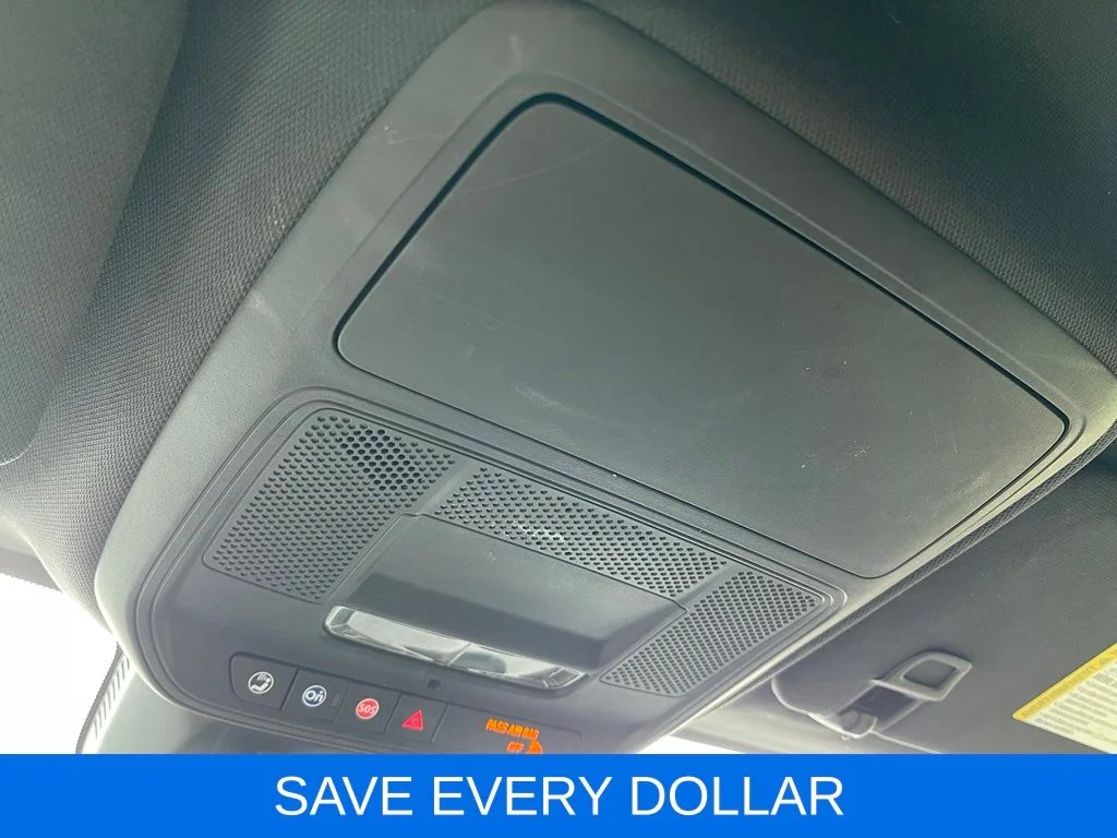 Used 2025 White Chevrolet LT image 19