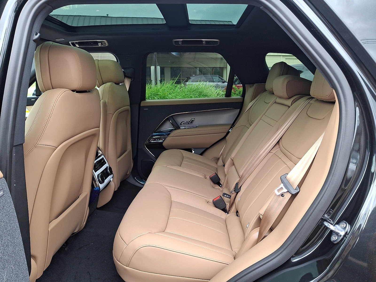 New 2026 Santorini Black LAND ROVER SE image 7